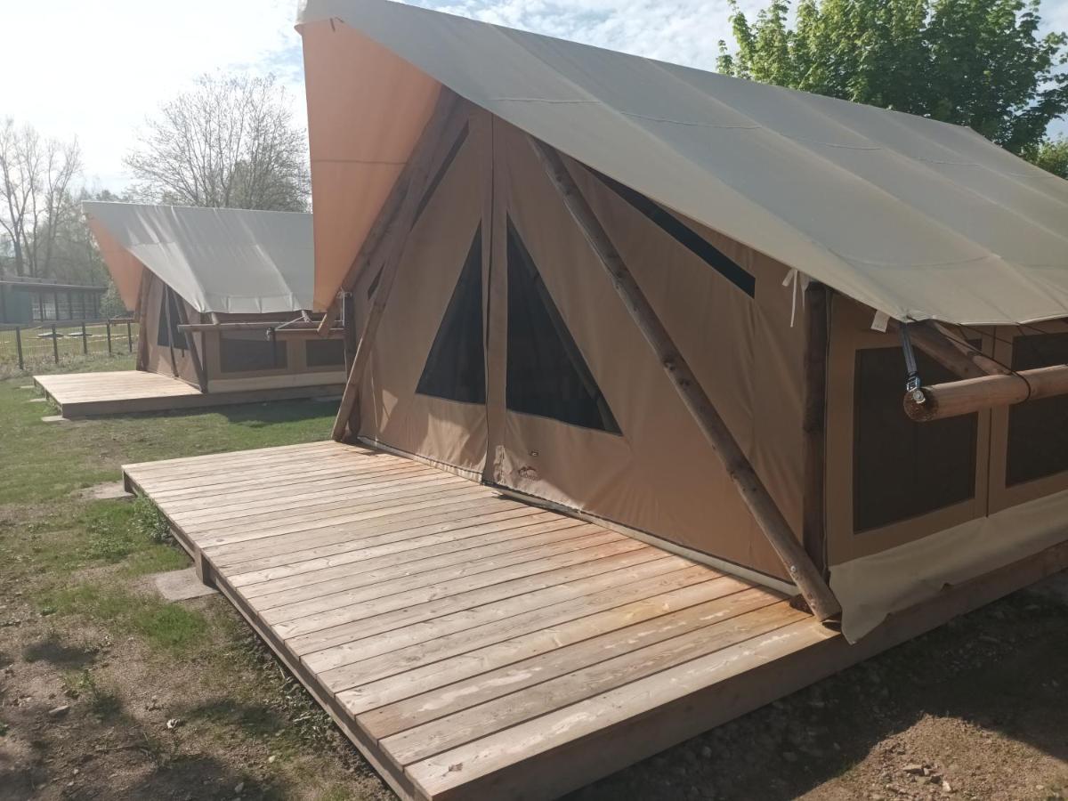 Tente Lodge Pour 5 Personnes En Bordure De La Riviere Allier Au Sein D'Un Petit Camping Saint-Yorre Экстерьер фото