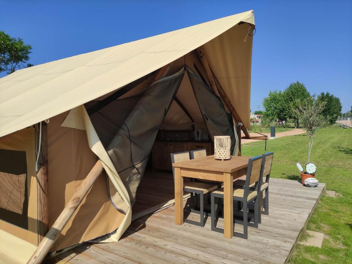 Tente Lodge Pour 5 Personnes En Bordure De La Riviere Allier Au Sein D'Un Petit Camping Saint-Yorre Экстерьер фото